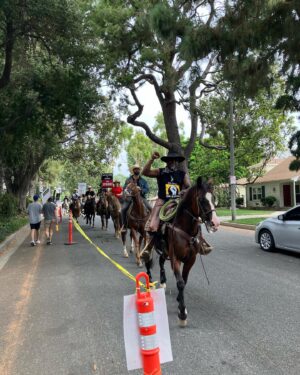 Seamus Dever Instagram - Strike Day 27. Back at the Maus Haus. Highlights include my wife’s sign that seems to appeal to a millennial vernacular, the SAG equestrian auxiliary, and me trying to do an IG live with @tomobriencoach about the strike. #WhichSideAreYouOn