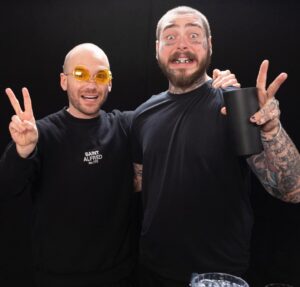 Sean Evans Instagram - Hot Ones & Posty 2022 // 2016 🤟