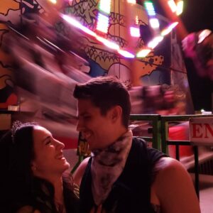 Sean Faris Instagram - @cheriealexandra was all laughs before we got on this ride! Oh, how quickly things change once you get strapped in!  I was dying🤣😂🤣 @neon_carnival  #samsaunggalaxys9plus  #dualaperture