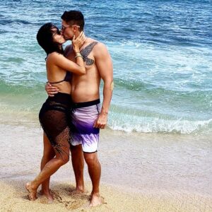 Sean Faris Instagram - Kauai kisses for the Mrs 😘💜🤙
#AdventureFaris #LifeIsAGift #Love💜 #LiveYourBestLife #Kaui