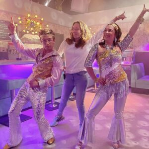 Sean Giambrone Instagram - CATCH THE FEVER! If you missed last nights episode, watch it on @hulu Check out the moves and the concerns with Lainey back in town. Streaming on @hulu Directed by @nictreston @thegoldbergsabc #thegoldbergs