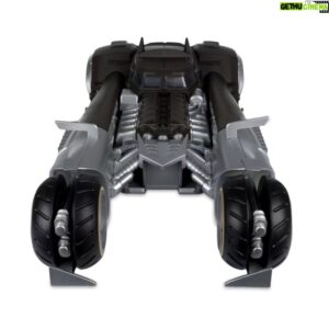 Sean Gordon Murphy Instagram - I'm obviously a picky car snob, but I gotta say this thing is EXTREMELY ACCURATE. Definetely a career high. I usually give away my comps, but this one I'm keeping. Well done to the team at McFarlane Toys!