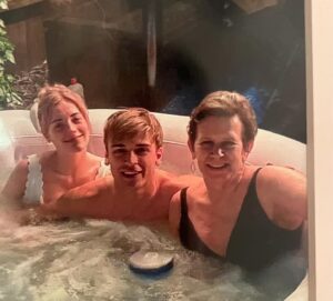 Sean Grandillo Instagram - Happy Mother’s Day to mine, to all mothers! We’re so lucky to be of you 🫶 🐓🪞🌅