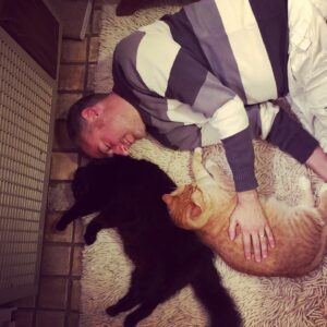 Sean Gunn Instagram - This is what I’ve been doing since I last posted.
#thebusiness #thomashearns #catsofinstagram
