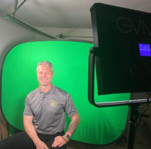 Sean Larkin Instagram - Believe it or not, same location (my garage) and same set, just hours apart.  Green screens are pretty damn incredible.  Huge shoutout to all the brilliant people that are behind behind the scenes making sure LivePD can be brought to air during these times.  #livepd #livepdnation