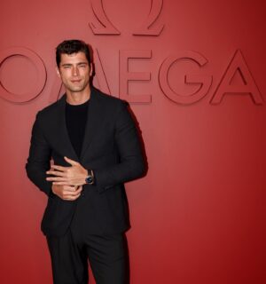 Sean O'Pry Instagram - Thank you @omega for having me

Highlight was seeing JFK’s watch in person. No sitting US president can receive gifts, so this engraving was BEFORE he was even elected. Which makes the story behind it, that much cooler. 

PRESIDENT OF THE UNITED STATES JOHN F KENNEDY
 From His Friend
GRANT