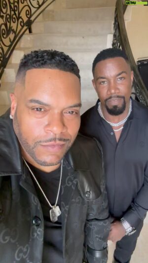 Sean Ringgold Instagram - Here with my Brother @officialmichaeljai Aka VEGAS , He’s a force to be reckoned with on and off the screen . You ain’t ready for season 5 of THE FAMILY BUSINESS 🔥 I promise you will be glued to your seats when this drops ! You can catch up on seasons 
1 - 4 now streaming on @netflix LET’S GO 👊🏾