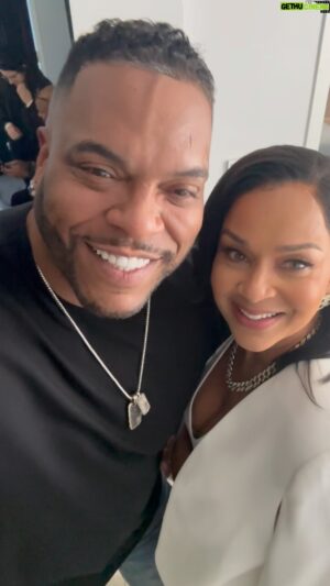 Sean Ringgold Instagram - My Mom @thereallraye1 Aka Donna Duncan is coming for you guys on SEASON 5 of the @familybusinessbet ! This Season gets real Personal so don’t say I didn’t warn you 🔥 Seasons 1 - 4 are streaming now on @netflix !