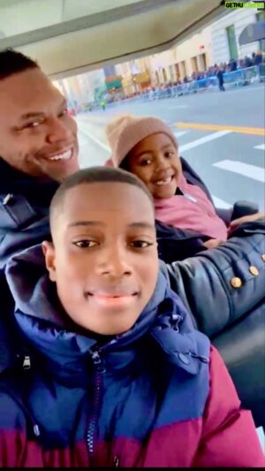 Sean Ringgold Instagram - Today was a day of reflection and recognizing that fatherhood can sometimes really be awesome. To watch my daughter smile and yell for her favorite characters was just so heartwarming and rewarding. Life is about building memories that will God willing  live on forever . I pray that everyone had a great day surrounded with love and good cheer. But pray for those who are dealing with hardships and those who were alone due to unfortunate circumstances. Count your blessings because you never know what other people may be going through. ❤️ 

#indigenouspeoplesday  #thanksgiving #givingback #happyholidays #macysthanksgivingdayparade #centralparkmoments