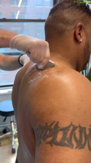 Sean Ringgold Instagram - After dedicating tremendous effort to his latest project, @familybusinessbet @seanringgold decided to prioritize his well-being by working with @getadjustednow @drjustinlewis to perform his iconic speaking technique that helps improve posture and relieve stress and tension from the upper back and shoulders. This specialized treatment aims to enhance his recovery, improve his stance   posture, and ensure he achieves peak physical condition for his upcoming role.