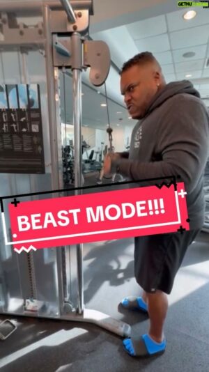 Sean Ringgold Instagram - When your @familybusinessbet cast mates @frankygofficial911  Aka Juan , and @carlgilliard AKA Brother Minister doubt my strength and ability . There’s only one thing left to do …. BEAST MODE ON 💪🏾