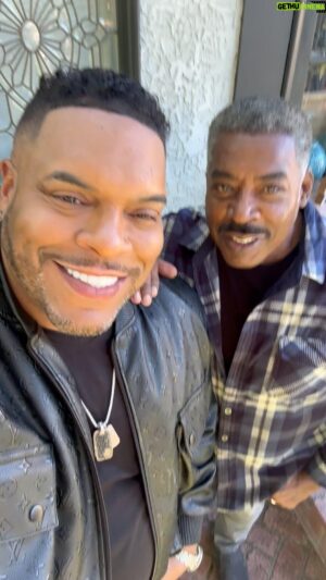 Sean Ringgold Instagram - Here shooting the @familybusinessbet with my TV dad @erniehudsonofficial . When I tell you season 5 is like no other we ain’t lying . You can catch up on seasons 1 - 4 now streaming on @netflix