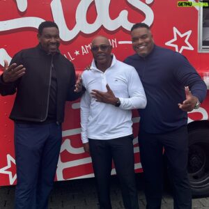 Sean Ringgold Instagram - What a great time had today at the 10th annual @vgfoundation  Celebrity Golf classic. We were rained out but it didn’t stop our mission at hand which was changing lives and making a difference to those who are less fortunate. 

#charity #makingadifference #touchinglives