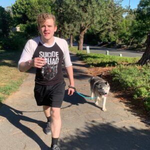 Sean Ryan Fox Instagram - Slow poke... (Btw the movie was “Meh” I just own the shirt🤷🏼‍♂️) #itshot #husky
