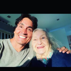 Sebastián Estevanez Instagram - Feliz día a todas las mujeres! Sin ustedes no seríamos nada! Les comparto fotos con las mujeres más importantes de mi vida!❤️❤️❤️❤️❤️❤️❤️❤️❤️❤️ #8am 
@ivanasaccani