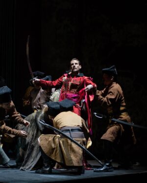 Sebastian Fabijański Instagram - Dziękuję wszystkim za wczorajszą premierę i tyle ciepłych słów! Lecimy dalej. Dziś i jutro kolejne spektakle. Zapraszam do @teatrklasykipolskiej w Audytorium @muzeumhistoriipolski na spektakl pt. „Ksiądz Marek” Juliusza Słowackiego w reżyserii Jacka Raginisa. Fot. @dominikawozniak_photography