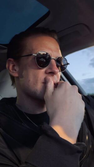 Sebastian Fabijański Instagram - „Neron” #popiół #koncertsamochodowy