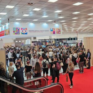 Sebastian Fitzek Instagram - Thanks Greece 💙 Such a pleasure to meet so many of you! So exciting! See you in Athen tomorrow! 

@sebastianfitzek.international 

@dioptrabooks #thessaloniki #bookfair #sebastianfitzek
