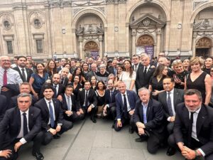 Sebastián Sichel Instagram - Bella foto del homenaje al Pdte Piñera de sus Ex Ministros. El nos juntó y exigió. hoy nos reunimos para recordarlo