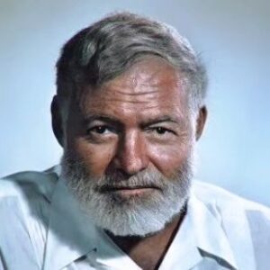 Sebastián Ugarte Instagram - El 2 de julio de 1961, el escritor estadounidense Ernest Hemingway falleció en Ketchum, Idaho. Hemingway, conocido por su estilo literario conciso y su vida aventurera, dejó un legado significativo en la literatura americana con obras como "El viejo y el mar" y "Por quién doblan las campanas". Su muerte fue el resultado de un suicidio, una trágica conclusión a una vida marcada por la fama, la creatividad, y también por el dolor físico y emocional en sus últimos años.