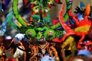 Sebastián Ugarte Instagram - Cada 16 de julio, La Tirana (Tarapacá, Chile) se llena de vida con la multitudinaria Fiesta de La Tirana, en honor a la Virgen del Carmen, conocida cariñosamente como la "Chinita de la Pampa". ¡Una celebración de fe y tradición que une a miles! #FiestaDeLaTirana #virgendelcarmen