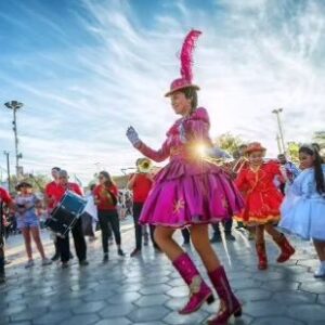 Sebastián Ugarte Instagram - Cada 16 de julio, La Tirana (Tarapacá, Chile) se llena de vida con la multitudinaria Fiesta de La Tirana, en honor a la Virgen del Carmen, conocida cariñosamente como la "Chinita de la Pampa". ¡Una celebración de fe y tradición que une a miles! #FiestaDeLaTirana #virgendelcarmen