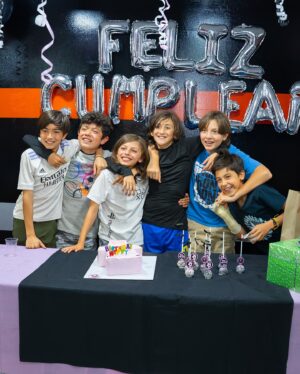Sebastián Vega Instagram - 🎉 HBD HIJO MÍO 💚

12 Años cumple @mati.vega1 🥳🙏🏻
Un niño lleno de valores, cualidades, errores y virtudes increíbles 💚
Deseo con el corazón que Dios y la vida lo llene de Amor, éxitos y muchos más cumpleaños 🙏🏻
Que Dios te bendiga hijo 💚
Feliz cumpleaños hijo lindo, TE AMOOOOO.
TE AMAMOS 💚 
Eres inmensamente increíble.
