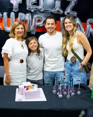 Sebastián Vega Instagram - 🎉 HBD HIJO MÍO 💚

12 Años cumple @mati.vega1 🥳🙏🏻
Un niño lleno de valores, cualidades, errores y virtudes increíbles 💚
Deseo con el corazón que Dios y la vida lo llene de Amor, éxitos y muchos más cumpleaños 🙏🏻
Que Dios te bendiga hijo 💚
Feliz cumpleaños hijo lindo, TE AMOOOOO.
TE AMAMOS 💚 
Eres inmensamente increíble.