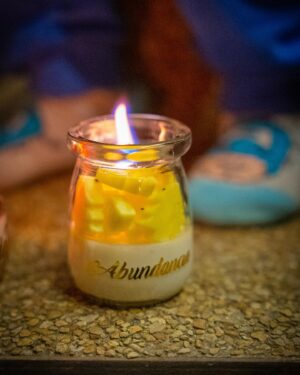 Sebastián Vega Instagram - 🙏🏻FELIZ DÍA DE VELITAS🕯️.
.
Día y momento para compartir y estar en familia 💚.
Entre amigos es más bonita la vida 🤙🏻.
🕯️🕯️🕯️🕯️