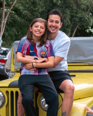 Sebastián Vega Instagram - 🙏🏻 FELIZ DÍA DEL PADRE 💚

Ellos me hacen padre y él me hizo hijo 💚

Son lo mejor que puedo tener en mi vida.
Como alguien dijo: “Los hijos son como los lujos, una vez los tenemos no queremos perderlos o dejarlos”.

Los amo @Mati.Vega1 @LucaVega8a @EnriqueVega1963 

Feliz día a todos los papás 🙏🏻
Es un título que no se impone, se gana y se merece 🙏🏻💚