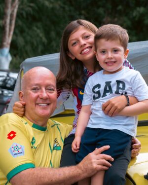 Sebastián Vega Instagram - 🙏🏻 FELIZ DÍA DEL PADRE 💚

Ellos me hacen padre y él me hizo hijo 💚

Son lo mejor que puedo tener en mi vida.
Como alguien dijo: “Los hijos son como los lujos, una vez los tenemos no queremos perderlos o dejarlos”.

Los amo @Mati.Vega1 @LucaVega8a @EnriqueVega1963 

Feliz día a todos los papás 🙏🏻
Es un título que no se impone, se gana y se merece 🙏🏻💚