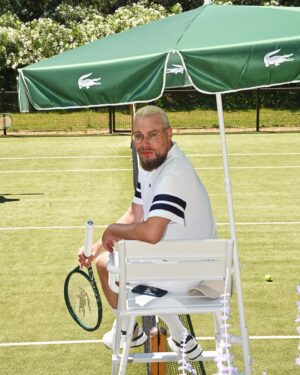 Sébastien-Abdelhamid Godelu Instagram - 🐊🎾 Magnifique moment avec @lacoste pour célébrer la collaboration Lacoste X Les Airelles St Tropez.
L’occasion de me replonger dans ma grande carrière de tennisman : 7e au classement ATP (ou presque) et coacher à nouveau Guy Forget, je cite (ou presque) « Jamais j’aurai pu atteindre ce niveau sans toi Sébastien Abdelhamid »
L’occasion également de profiter du Concept Store Lacoste de St Tropez qui est incroyable.  En bref un magnifique moment 🎾 🐊  #lacoste #lesairellessaintropez @hype_noticefr @at_paris