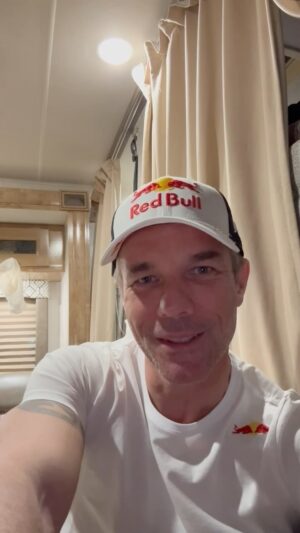 Sébastien Loeb Instagram - ‘Quoi de 9´ - Étape 8

Une spéciale frustrante après notre joli coup d’hier mais la route est encore longue jusqu’à Yanbu. 👆🏻

Ce soir, je tiens aussi à avoir une pensée pour Carles Falcon, sa famille et ses proches, dans ce moment terrible pour eux. 😔

#BRX #DakarRally #W2RC #BFGoodrich #RedBull  #RichardMille #Bardahl #Vulcanet #Bell