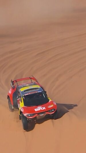 Sébastien Loeb Instagram - This is Empty Quarter 😳🤩 

#BRX #DakarRally #W2RC #BFGoodrich #RedBull  #RichardMille #Bardahl #Vulcanet #Bell