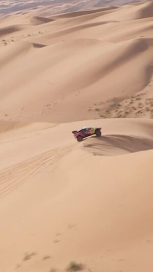 Sébastien Loeb Instagram - Al Ula ▶️ Al Ula

🚦371 km to start our final sprint with @fabianlurquin 💪🏻

#BRX #DakarRally #W2RC #BFGoodrich #RedBull  #RichardMille #Bardahl #Vulcanet #Bell