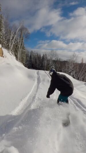 Sébastien Toutant Instagram - Quick line at @imaximise ! 🙌🏼 
#snowboard #goodtimes @oneillcanada 
📱: @max_trudel