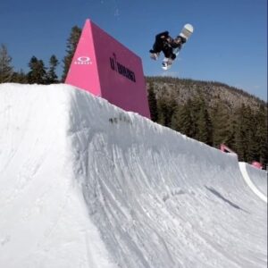 Sébastien Toutant Instagram - Mammoth🦣 or Whistler🍁 for a new park edit ? 

#snowboarding #choosemountains 
📱: @sunsetfilms