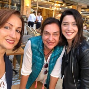 Şebnem Dilligil Instagram - toplantı ve sohbet 😎çokkk özleşmişizzz ❤️🎈❤️🍀 @tulinkaraali53 @sibelsismn 🐞🐞🐞