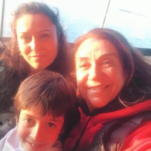 Şebnem Dilligil Instagram - dostlarla keyif #miraç ve ailesi #kurşun#eskihisar#
