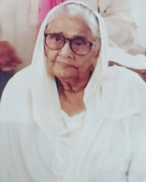 Seema Pahwa Instagram - Happy birthday MAA 🌺🌺🌺🌺🌺🌺♥️♥️♥️♥️ missing you so so so much 🙏🙏🙏🙏🙏🙏🙏