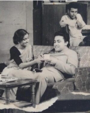 Seema Pahwa Instagram - Happy THEATRE’S DAY to all theatre lovers 🌺🌺🌺🌺🌺🌺🌺🌺🌺🌺🌺🌺🌺🌺🌺🌺🌺🌺🌺🌺🌺🌺#work #hard #theatre #love #passion #creative #world #acting #actor #performance #audience #show #stage #housefull 🌺🌺🌺🌺