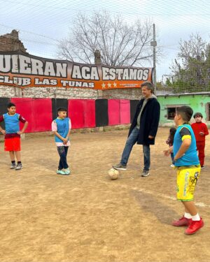 Segundo Cernadas Instagram - En Las Tunas como en tantos otros lugares de Tigre hay gente con coraje para salir adelante con esfuerzo. No quieren que nadie les regale nada. Quieren oportunidades y que trabajemos juntos. 
Vamos a terminar con los punteros que usan los planes sociales. Vamos a poner orden en Tigre y la Argentina para mejorar la vida de todos.

@eduardoregondi 
@juntostigre 
@juntasportigre 
@juvjxctigre