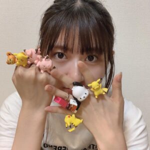 Seiran Kobayashi Instagram - 🎁
わたしのガチャガチャリングコレクション💍
最近ガチャガチャにハマってしまいました…
なるべく実用性のあるものを回そうと努力してます 笑
中でも指輪系が好きでよくまわしてる！！
お気に入りはチロルチョコミルク味🐄
わりと普段使い可能でございます。
 #ガチャガチャ  #カプセルトイ 
 #おすすめのガチャガチャあったら教えてね 
 #今日の写真肩幅広い
