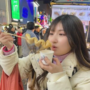 Seiran Kobayashi Instagram - 韓国旅行してきました！
自力で予定立てて海外行くの初めてだったけど
無事楽しめました
これは明洞で食べたおでん…🫶🏻
良い写真あったらまた載せますね〜

 #海外旅行  #旅行  #韓国 
 #한국여행 #여행사진