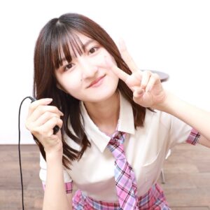 Seiran Kobayashi Instagram - 今日は17歳最後の日。
ちょびっと前に写真館で撮った写真です🎀
17歳っぽい雰囲気しますかね？笑
楽しかったけどまだまだこの年齢でいたかったな〜〜
時の流れには逆らえないので素直に受け入れましょうか…
お祝いはまた明日お願いします！！笑
日付が変わったら新成人！！！はひょ〜！！
 #17歳  #最後の日 
 #華のセブンティーン  #と  #お別れ