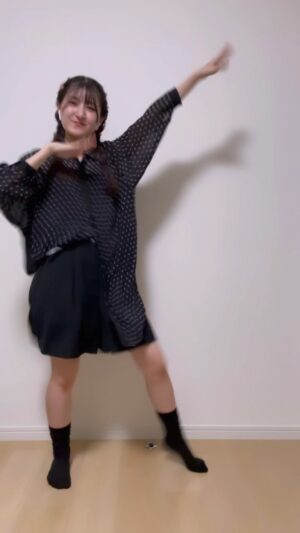 Seiran Kobayashi Instagram - Super Shy / NewJeans さん💗❤️🧡💛💚🩵💙
頭から抜けないこのメロディ〜〜！！！！！
完璧に踊れてること、今までなくない……？
今回も少しミスってますごめんなさいあとから気付きました🥲
 #小林星蘭