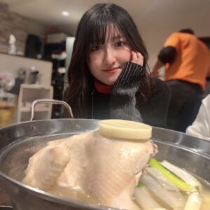 Seiran Kobayashi Instagram - 🐓！！！！！
.
.
カラコン入れると一気にメイク強く見える！！気がする💪
 #닭한마리
