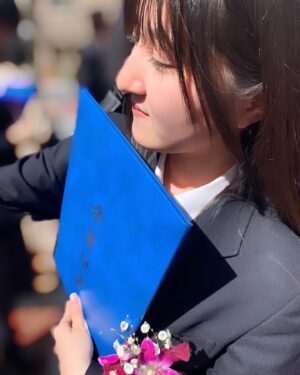 Seiran Kobayashi Instagram - 高校、無事に卒業致しました！
学校の先生方、お仕事でお世話になっている方、
応援してくださっているみなさま。
たくさんの方に助けて頂いたおかげで
学業とお仕事両立しながら3年間過ごすことができました。
感謝してもしきれません！
名残惜しいですがJKとお別れです。
ありがとうございました🌸
これからも頑張ります。よろしくお願いします。
 #高校  #卒業  #ljk  #小林星蘭