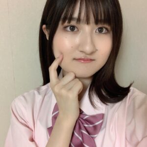 Seiran Kobayashi Instagram - 8月16日 0:00~ Eテレにて
「ニュー試」が再放送されます！
海外の大学の入試問題に挑戦したり、
どんな環境で海外の大学生は勉強しているのか…などなど
面白いお話がたくさんでした👀
初回放送見逃しちゃったよ〜という方
もう1回見たい方もぜひご覧下さい✨
 #Eテレ  #ニュー試  #大学入試 
 #ピンクの制服着ました