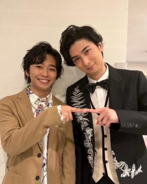 Seishirou Katou Instagram - たくさん写真は撮ってますでも、
今日はこの人とでしょ！！！！！！

KENMUSIC
(KENRADIO preparty)
 
 
🎵 闇が広がる『エリザベート』
🎵 世界の王『ロミオ&ジュリエット』
🎵 蕾 (コブクロ)
　
その他にもありますが
一緒に歌えて…
　

まさかこんな形で
元ルドルフ 元子ルドルフ の2人で、あの"ヤミヒロ"を歌えるなんて思ってもみなかったし、

客席から見てたロミオの隣に、
ベンヴォーリオとして立てるだなんて。
 
 
引っ張っていただきました。
ありがとう… 本当に楽しかったです

とかなんか今日で終わりな感じ出してますけど
明日もね？ありますからね？
改めて宜しくお願いしますー！！＾＾
@yuta_furukawa_official 
 
#エリザベート #闇が広がる #トート #ルドルフ #子ルドルフ
#ロミオアンドジュリエット #世界の王 #ベンヴォーリオ
#コブクロ #蕾 
#kenmusic #kenradio #preparty
#研音 #45周年　
#古川雄大  #加藤清史郎 @lufon_official